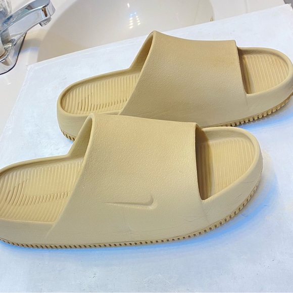 Nike Calm Slides Men Size 8, Women Size 9, Excellent condition no Scratches main image 4